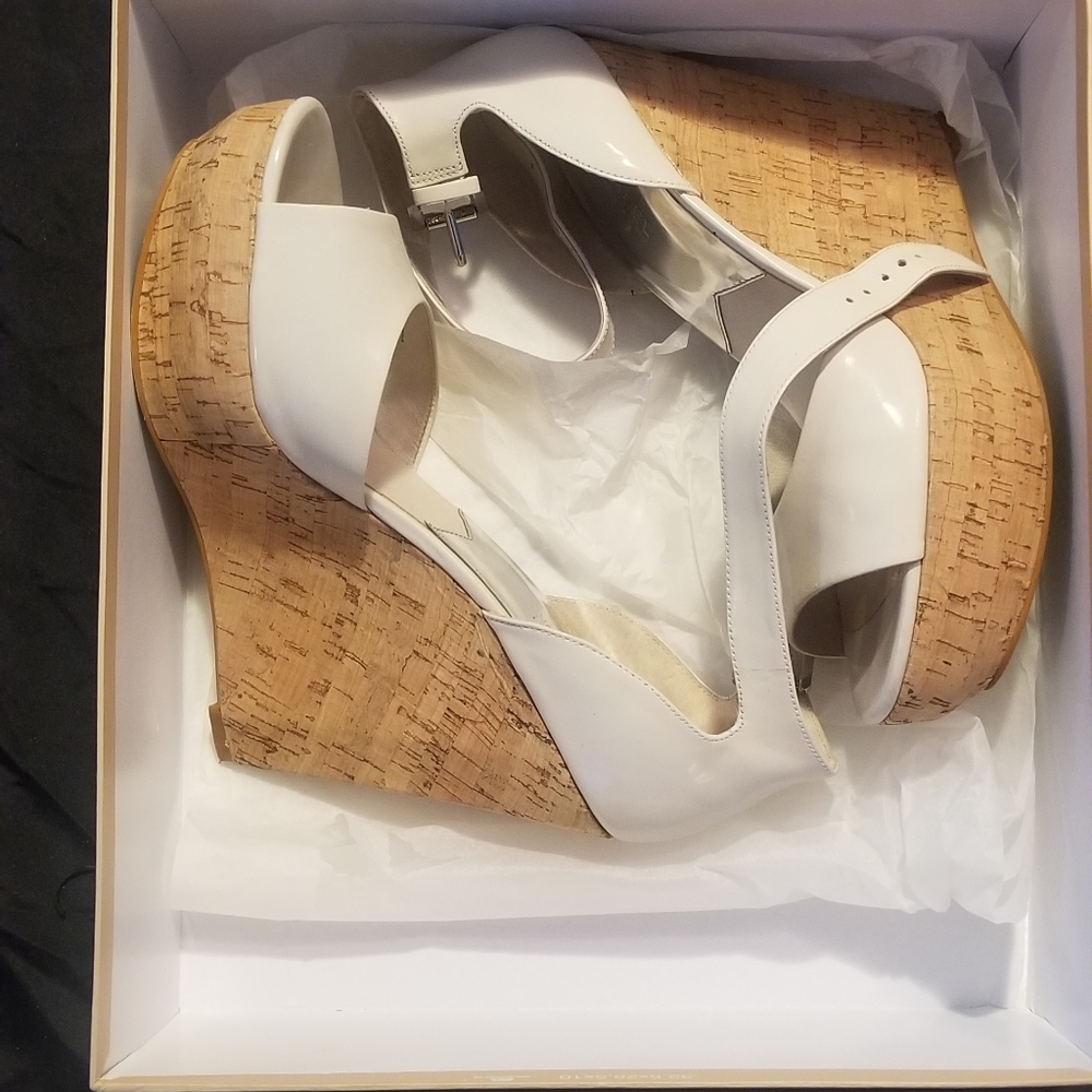 MICHAEL Michael Kors Ariana Wedge size 10